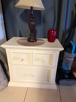 White Wood Nightstand with 3 Drawers