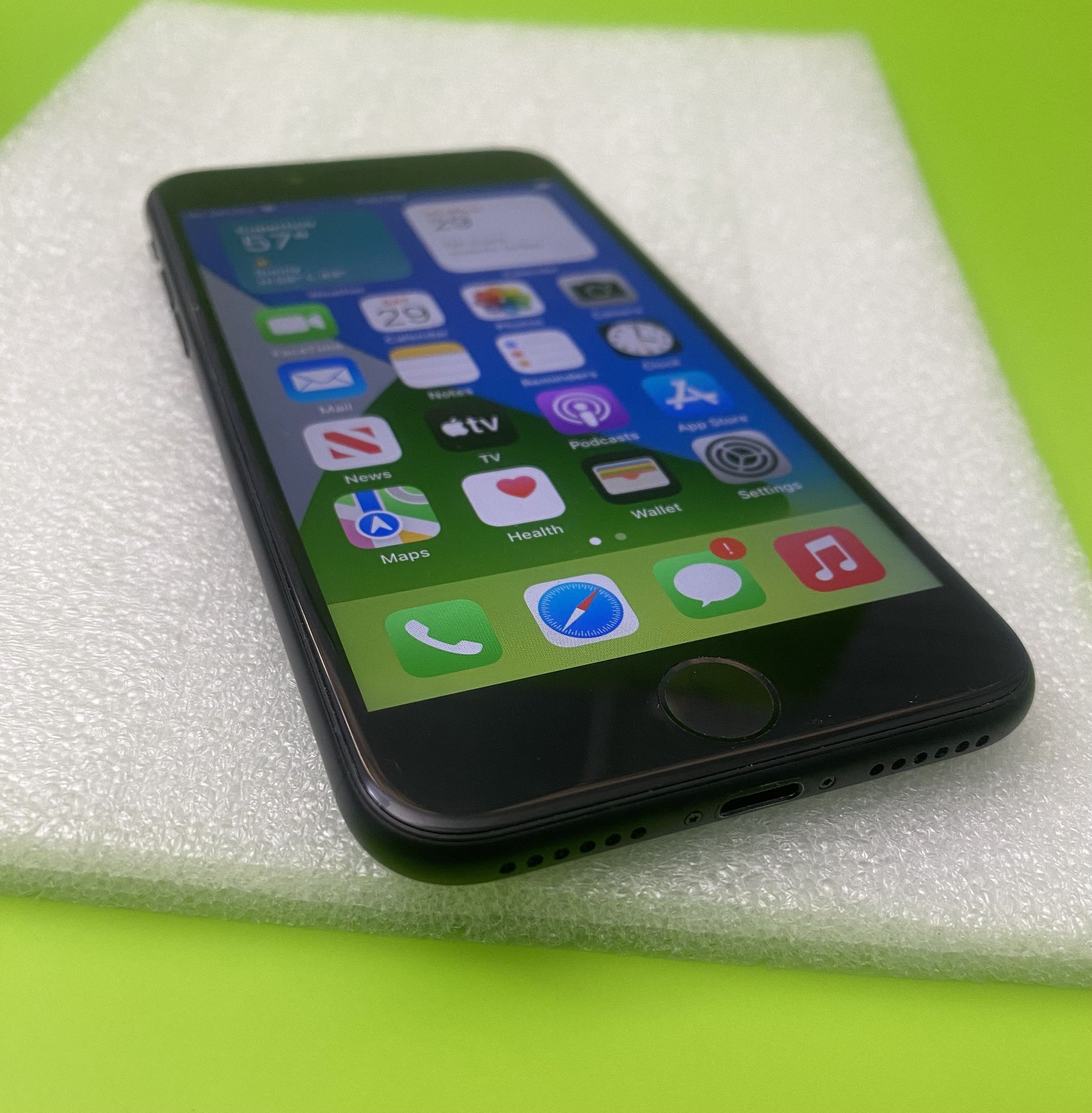 Apple IPhone 7 32 GB unlocked for T-Mobile/Metro PCS/Simple Mobil/Ultra/Laycamobile/Smart GO