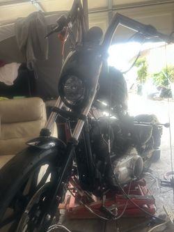 2018 sportster iron has 2144 miles changing oil  new Batery