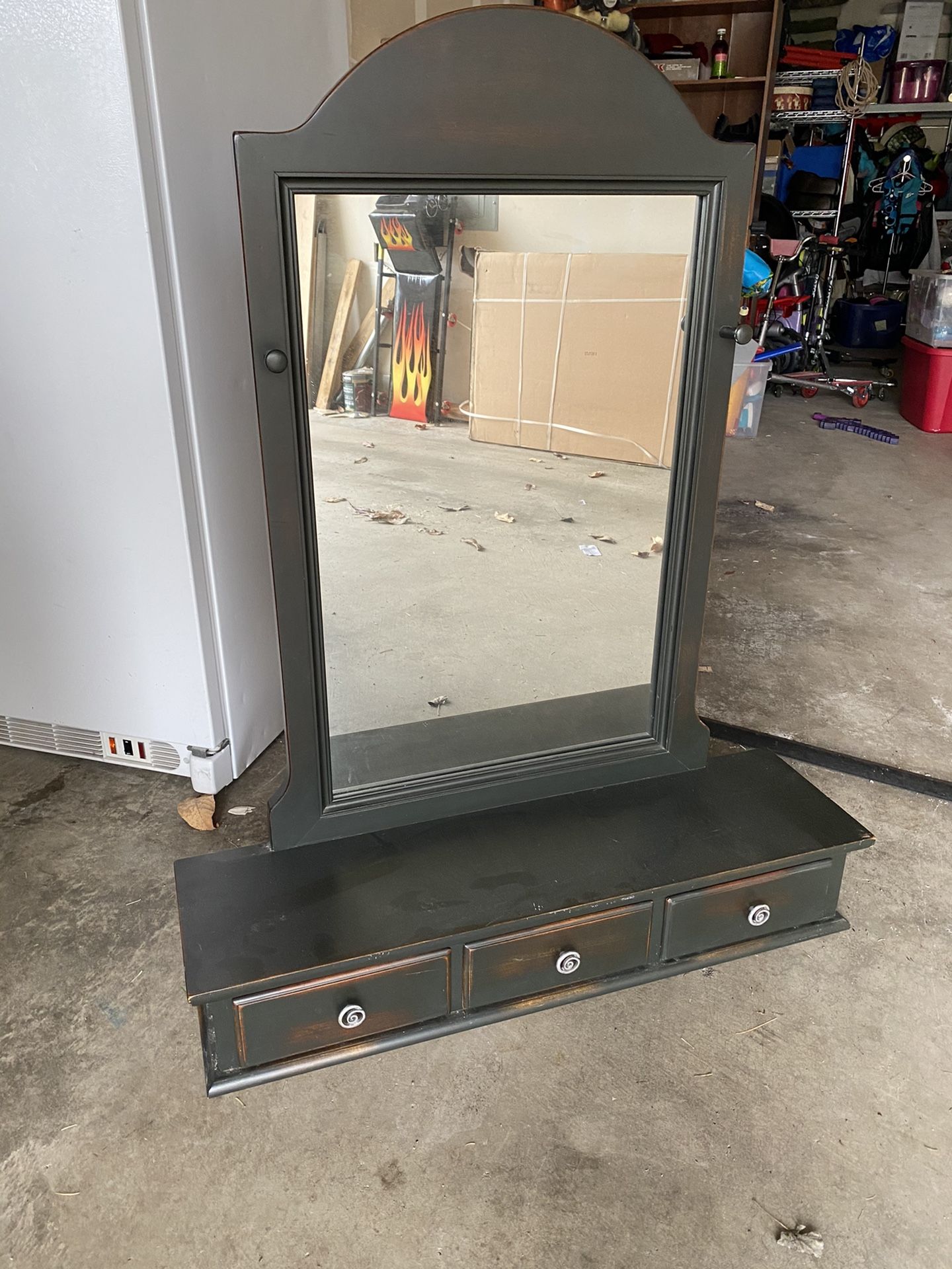 Wall mirror with hanging knobs and drawers