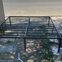 King Size Bed Frame / Base De Cama King