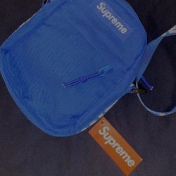 SUPREME PULLOVER BAG