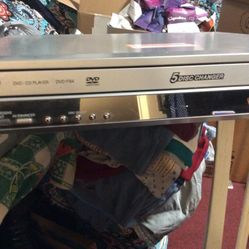 Panasonic DVD  Y Cd Player 5 Discos En Muy Buenas Condiciones Para Informes Llame (contact info removed)