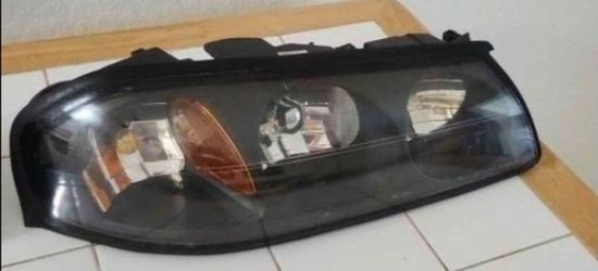 2000-2005 OE Chevy Impala Passenger Headlight Assembly With Bulb $4.50