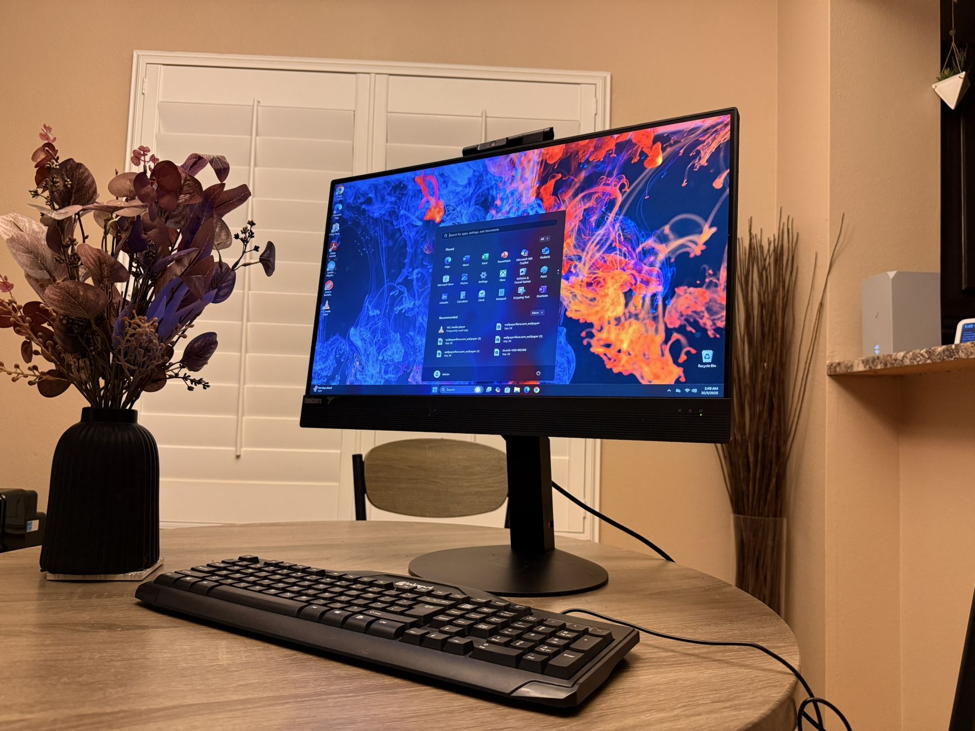 ALL IN ONE LENOVO DESKTOP VERY POWERFUL PC WINDOWS 11 PRO