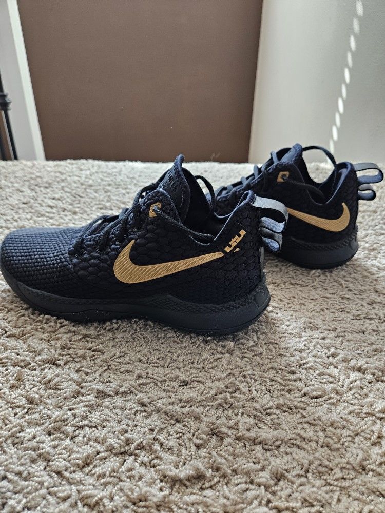 Nike Air Witness Lebron James Akron 330 Mens Size 9 Athletic Shoes A04433-002 $_12.JPG?set_id=880000500F main image 4