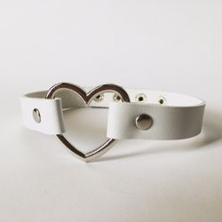 Aesthetics Choker White Heart