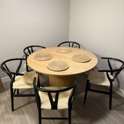 Round Dining Table With 6 Wishbone Chairs