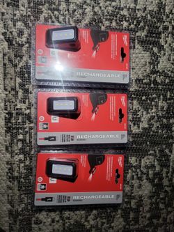 Milwaukee rechargeable clip light 300L