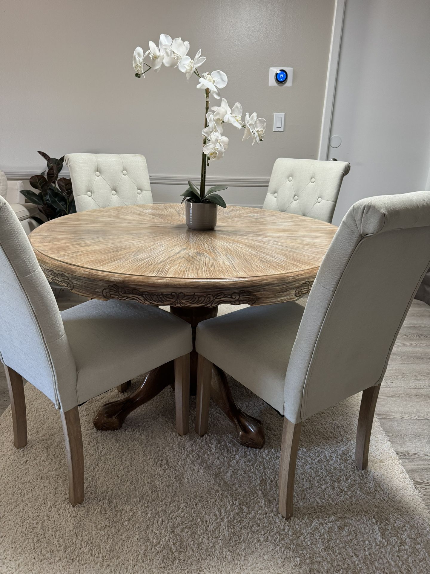 Round Distressed Dining Table And Chairs 