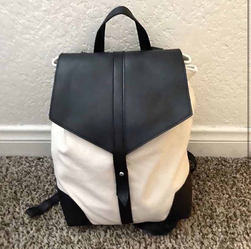 Black & Cream Backpack🖤