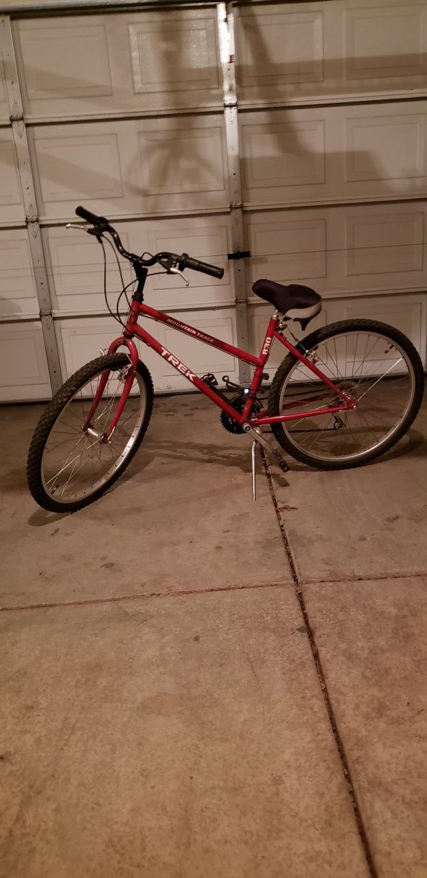 Mountain Track 830 TREK RED 26” Clean