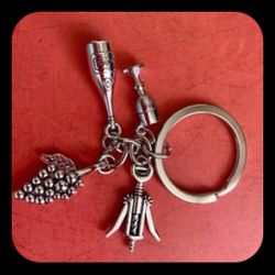 New Cute Wine 🍷 Lovers Keychain   Wonderful Gift 🎁