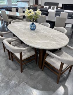 Nice Marble Table 🍽️ Only $10 Down