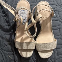 9.5 Brand New Linen Block Heels 
