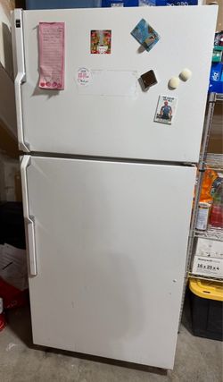 Hotpoint 18.2 cu. ft. Top-Mount Refrigerator