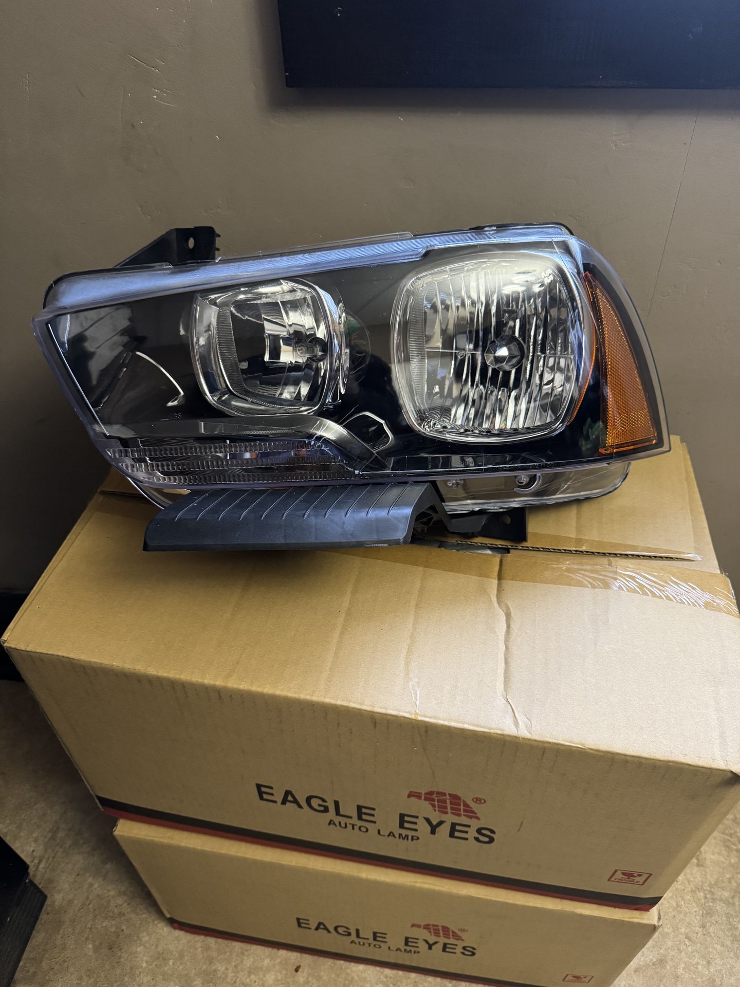 Brand New 2011 Dodge Charger Headlights(Eagle Eyes Auto Lamp)