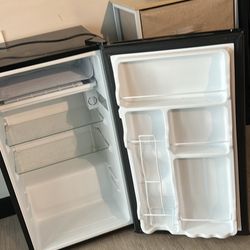 Mini Fridge -Midea