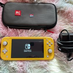 Nintendo switch lite With Case And 64gB memory Card 