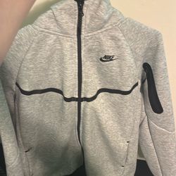Nike tech  (Color-Grey)