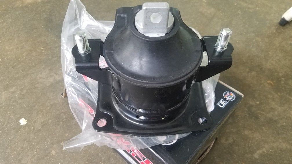 Honda/Acura brand new rear motor mount