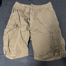 Men’s Levi Khaki Cargo Shorts Size 38