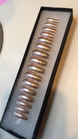 Luxurious reusable custom press on nails