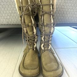 Ugg Australia Sheepskin leather boots. Great condition. Size 6 Women. Rainbow/Blue Diamond