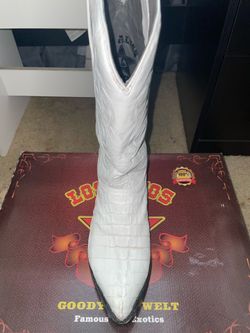 Caiman tail white boots