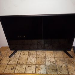 Sceptre 32" Tv And Remote