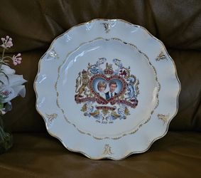 Lady Diana And Prince Charles Commemorative Royal Wedding Plate (EXCELLENT CONDITION)