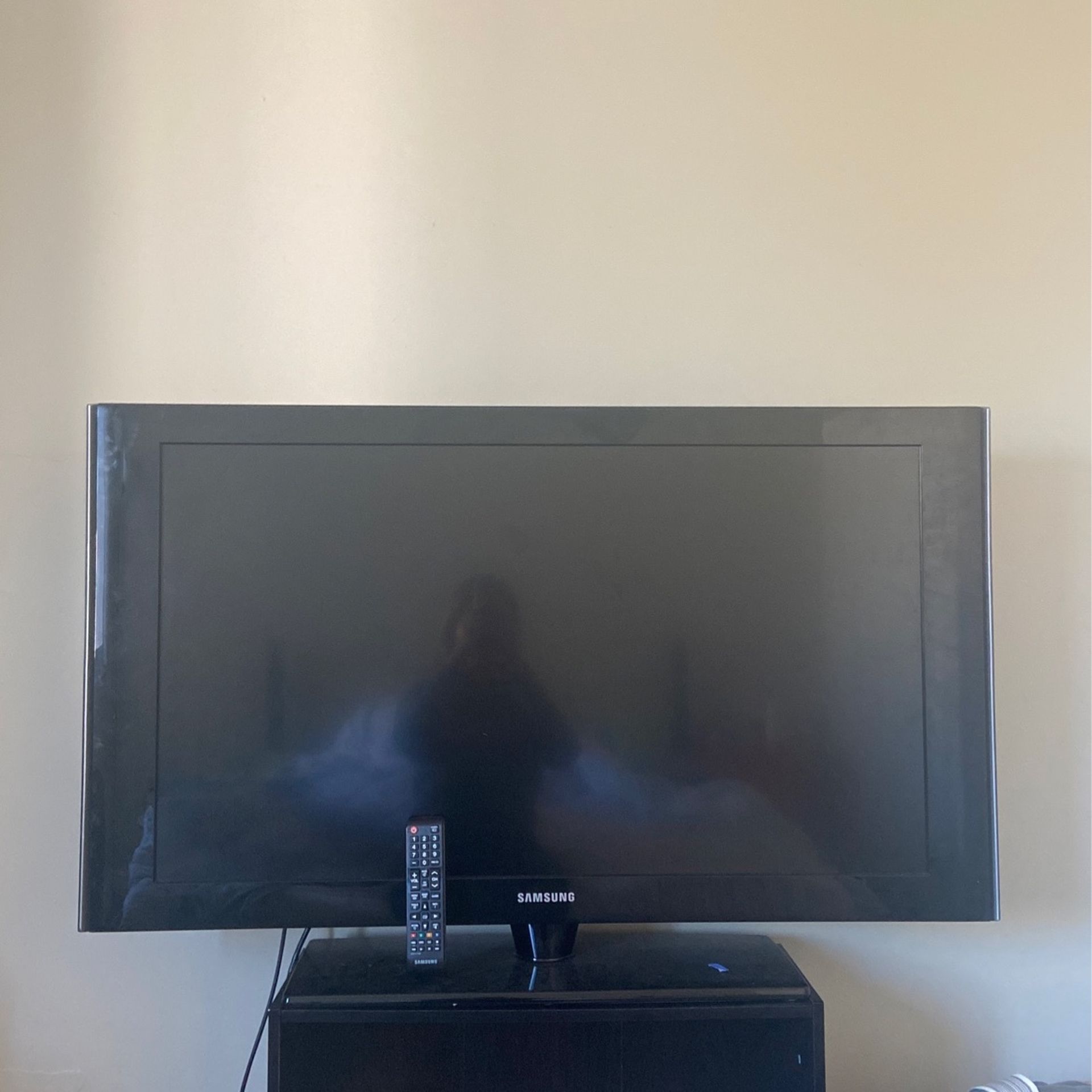 Huge TV For $50! Must Come Today