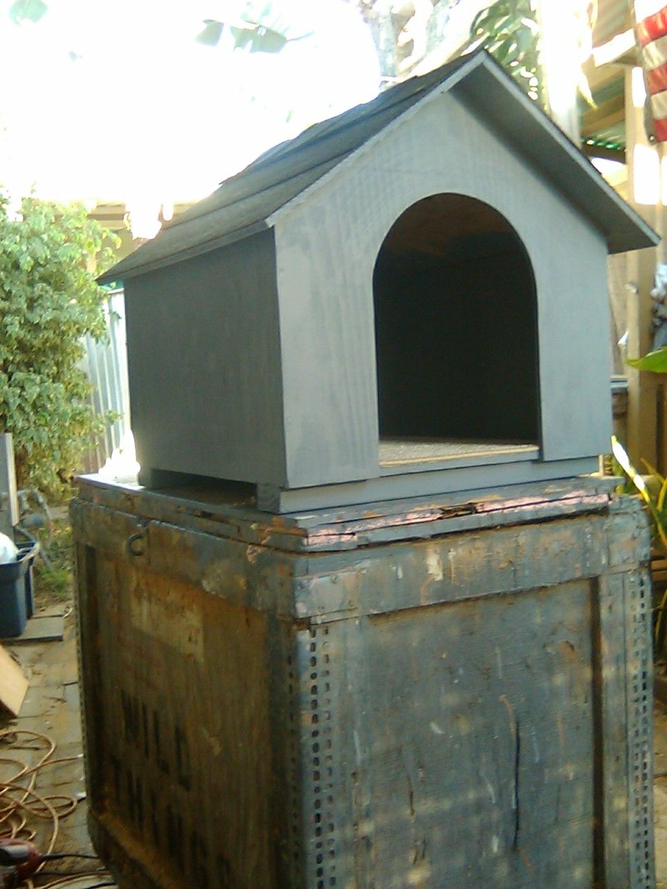 Medium size new wood dog house