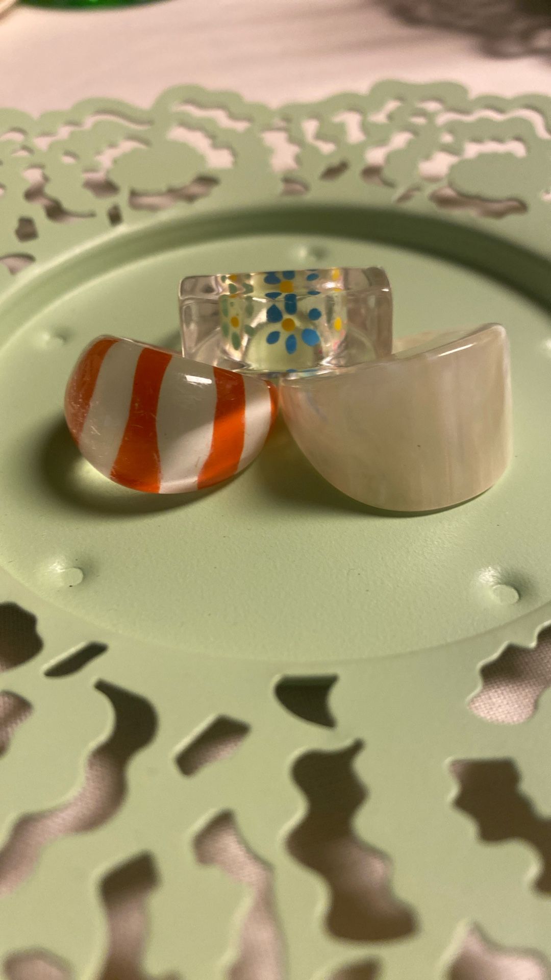 Vintage : Trendy Acrylic Rings