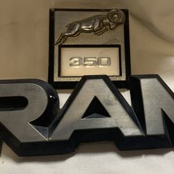 1989 Dodge RAM D-350 Front RH Fender Panel Emblem