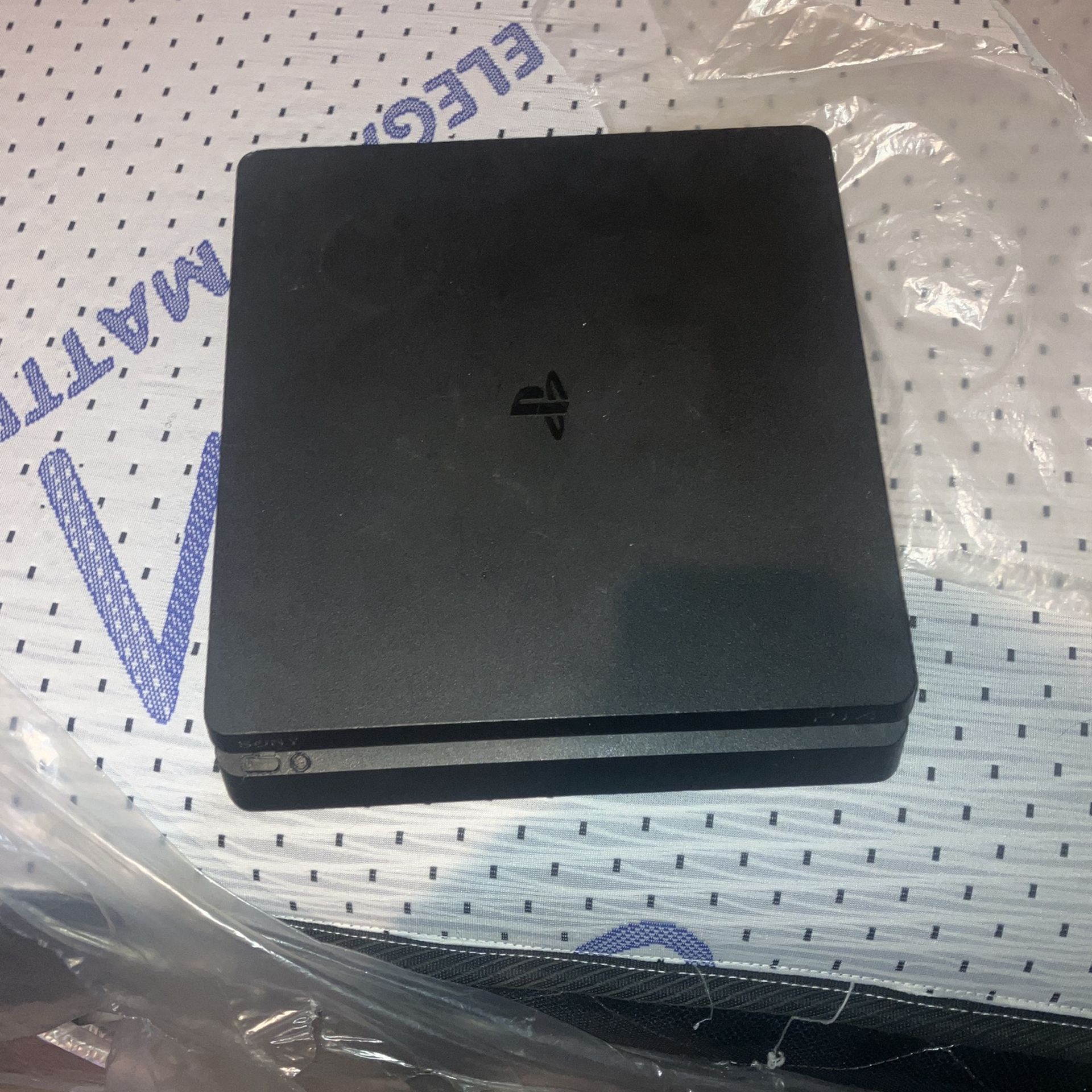 PS4 1TB Black