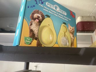 NEW ANIMAL SLOW FEEDER WATER AND FOOD BOWL