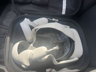 Oculus With Incase Case