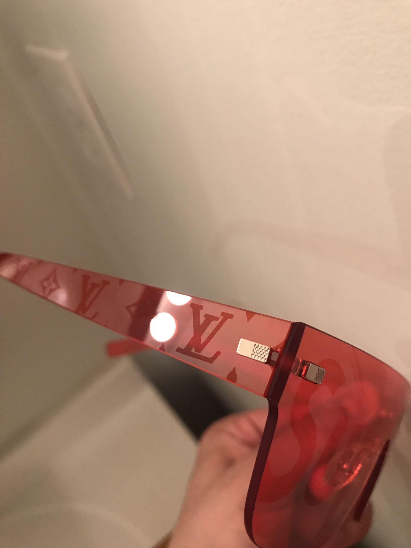 Louis Vuitton x Supreme Red Downtown Sunglasses Shades – Fancy Lux