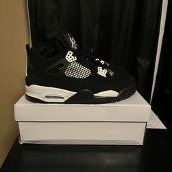 Jordan 4 White Thunders 9.5