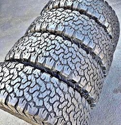 245/75/17 Bfgoodrich 📍📍 Selling a set of 4 tires with 80% tread life remaining 📍🌟