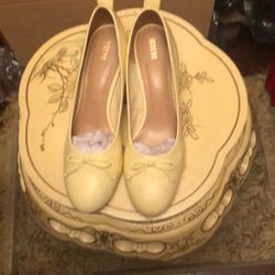 Maybe Anthropology https://offerup.com/redirect/?o=U2hvZXMuTmV3.Size 9