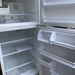 Refrigerator w/icemaker