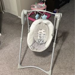 GRACO baby swing . Gently Used 