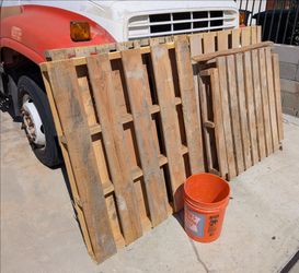 Free heavy duty wood pallets in El cajon Bostonia area