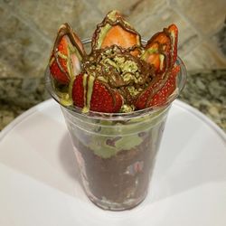 Dubai Chocolate Covered Strawberries Cup