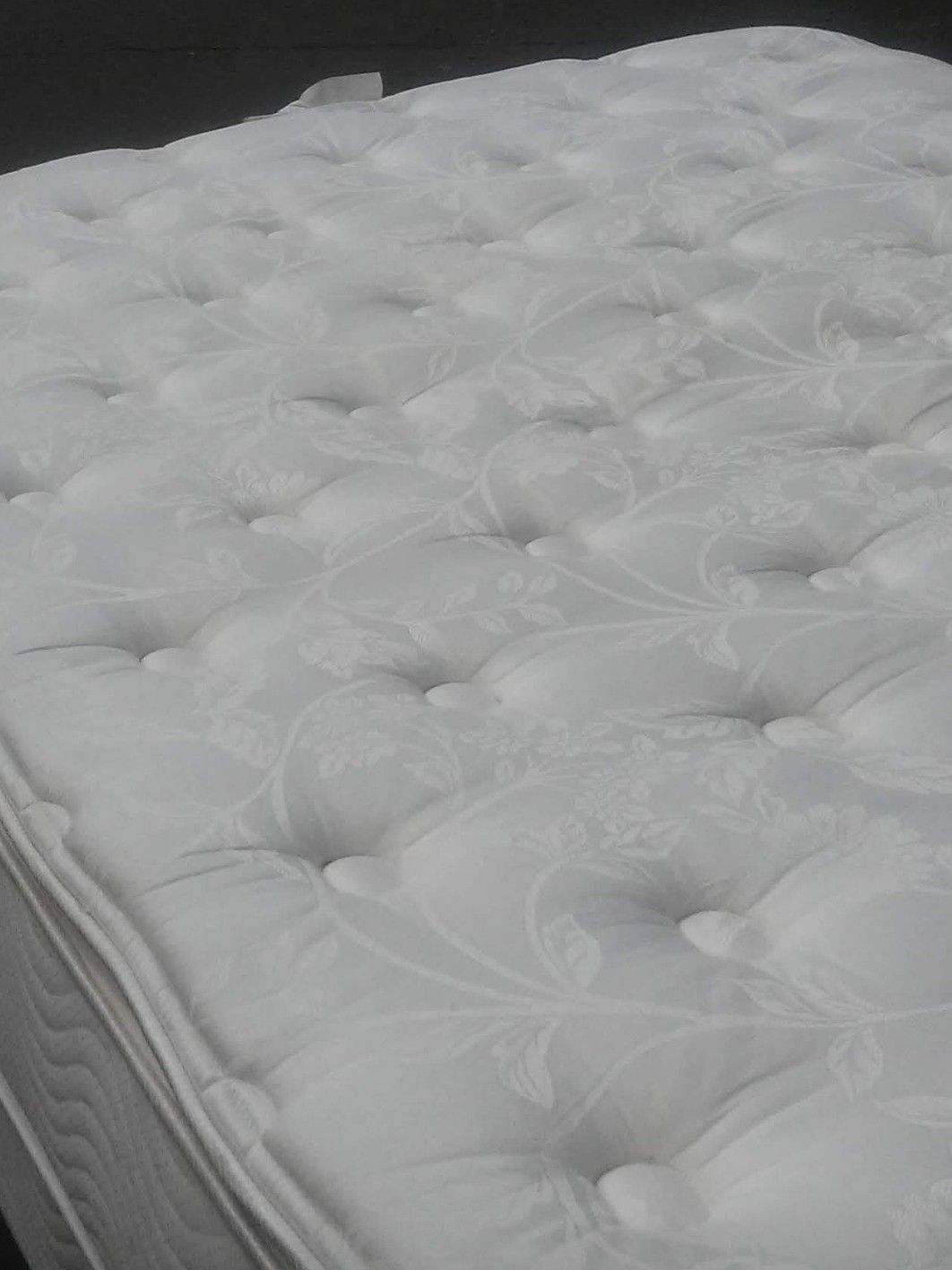 Queen size Simmons beauty rest pillow top mattress and Box Spring delivery available
