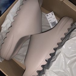 Yeezy Slides Beige