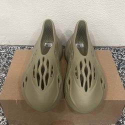 Yzy Foam RNR Stone Salt 10