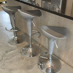 4 Stools 